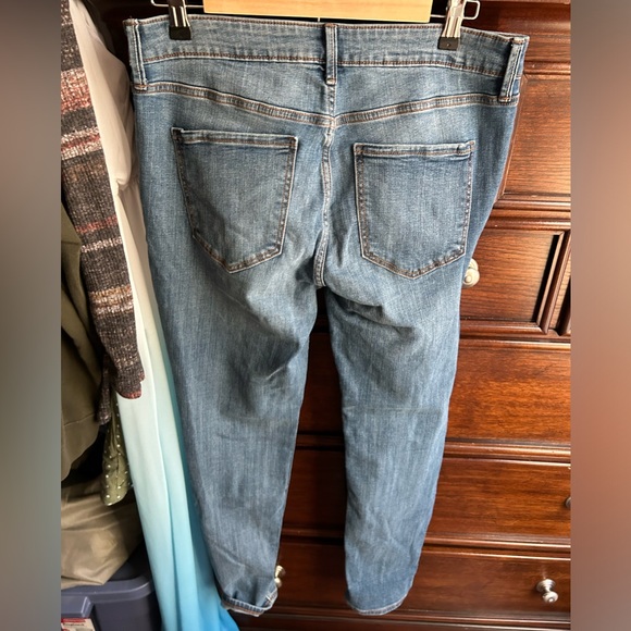 Old Navy Women’s Rockstar Distressed Jeans - Picture 4 of 4